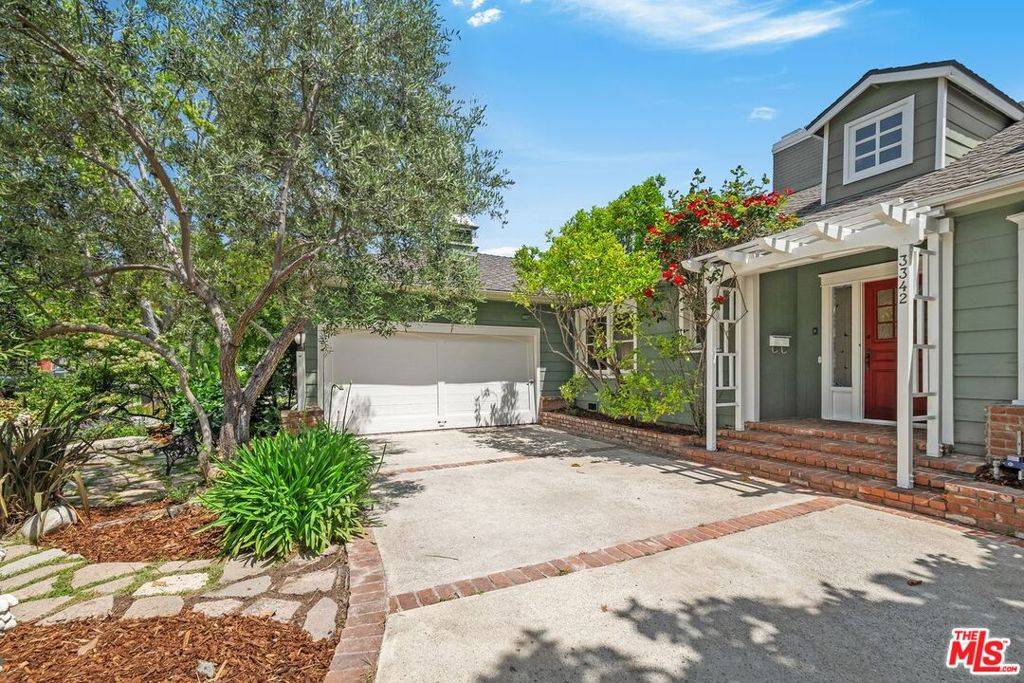 Los Angeles, CA 90064,3342 Barbydell DR