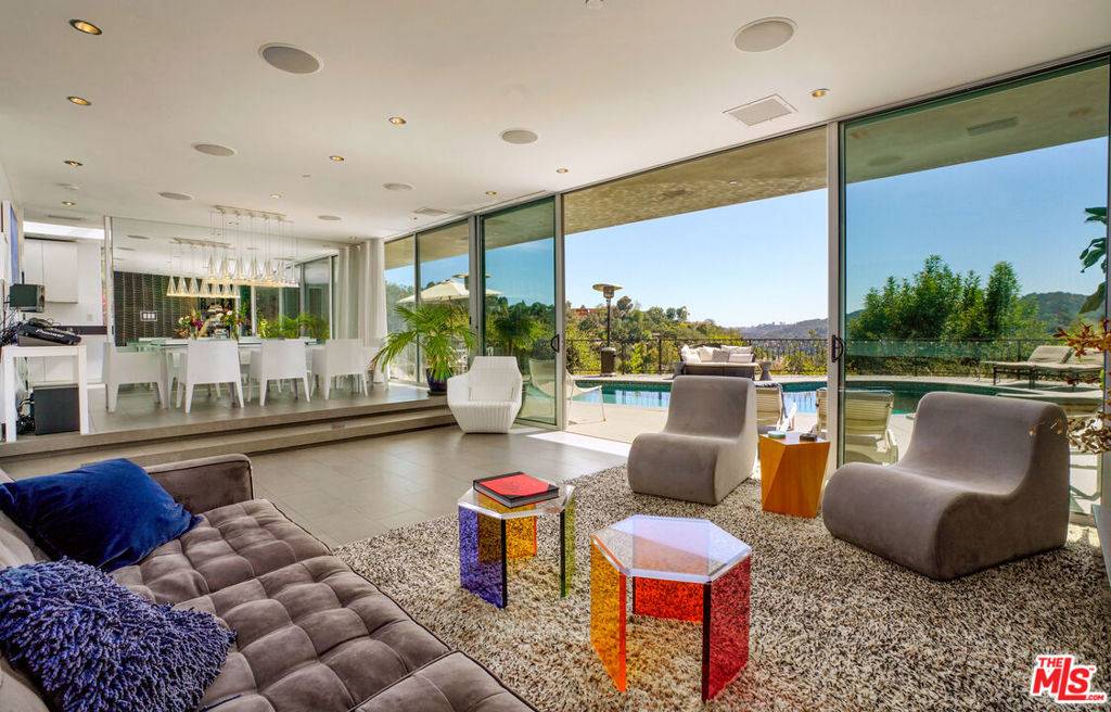 Beverly Hills, CA 90210,9738 Arby DR