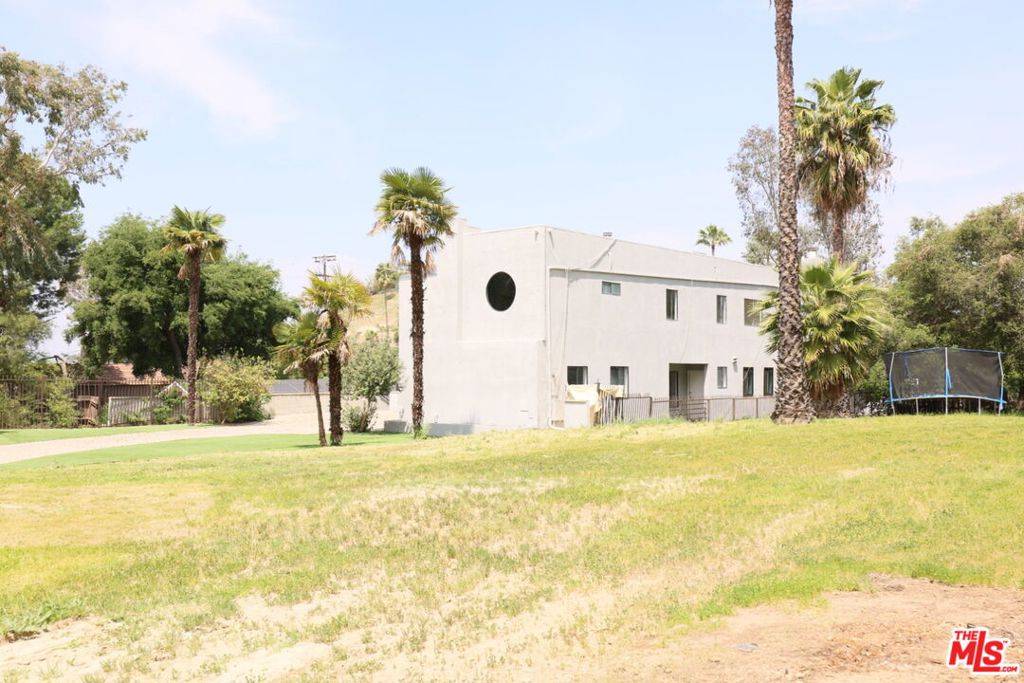 Woodland Hills, CA 91364,21329 Mulholland DR