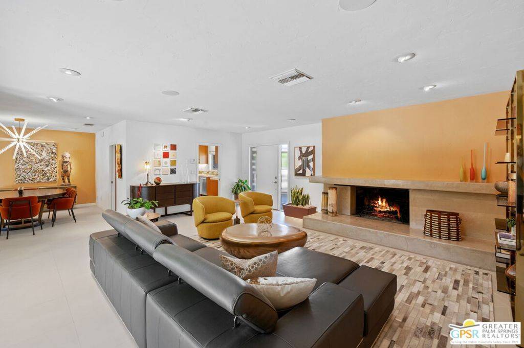 Palm Springs, CA 92264,877 E Biltmore PL