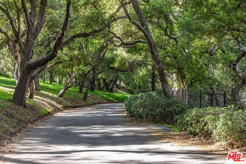 Santa Barbara, CA 93108,935 Arcady RD