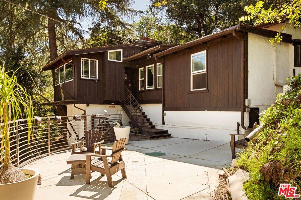 Beverly Hills, CA 90210,10012 Charter Oak LN