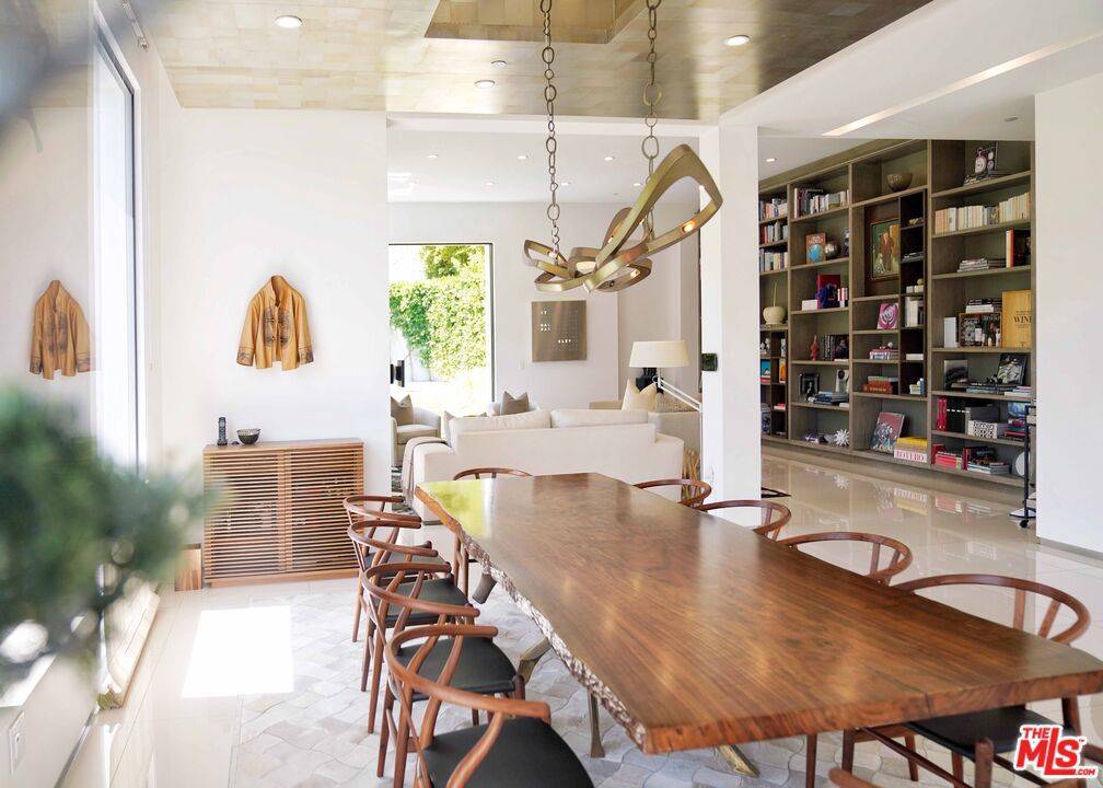 Beverly Hills, CA 90210,9852 San CIR