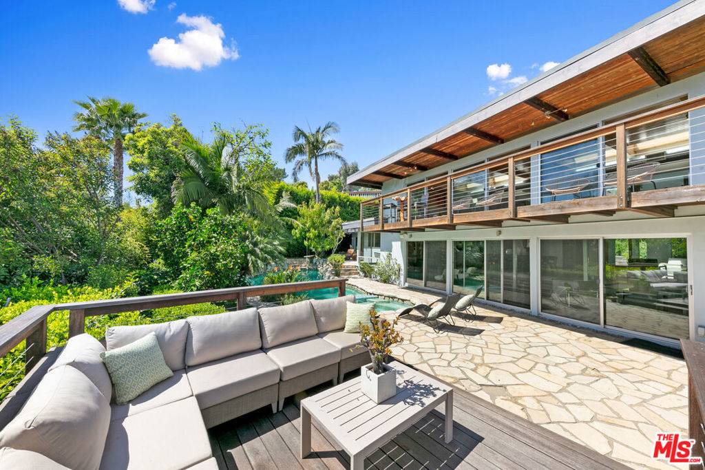 Los Angeles, CA 90049,1470 N Tigertail RD