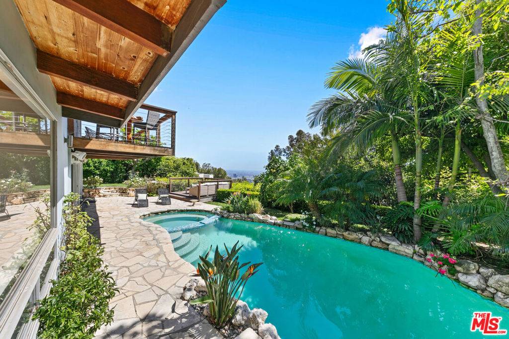 Los Angeles, CA 90049,1470 N Tigertail RD