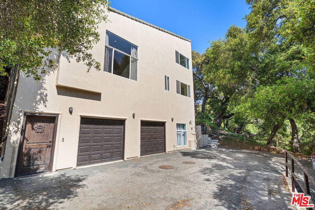 Malibu, CA 90265,4077 Escondido DR