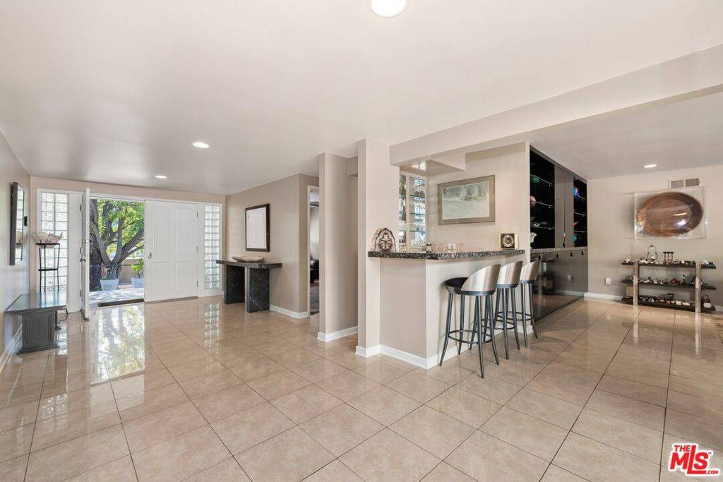 Los Angeles, CA 90049,16617 Park Lane CIR