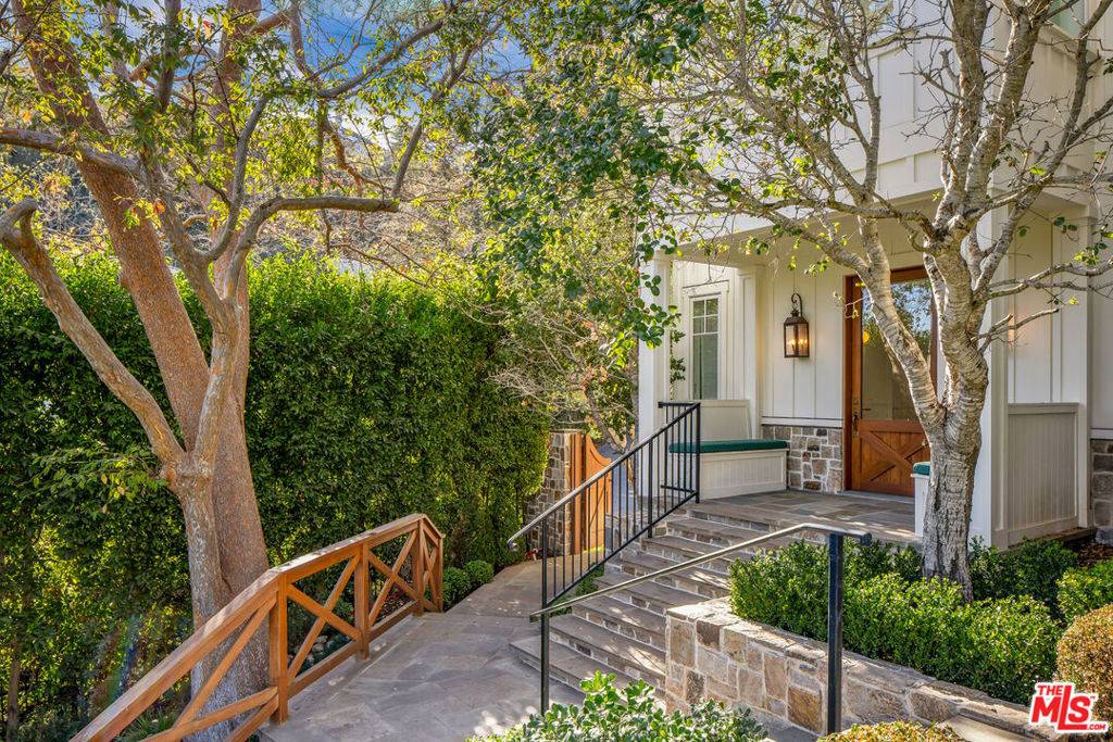 Los Angeles, CA 90049,13167 Boca De Canon LN