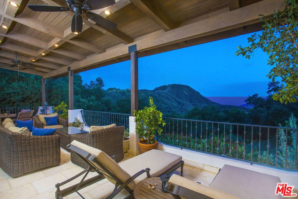 Topanga, CA 90290,20950 Waveview DR