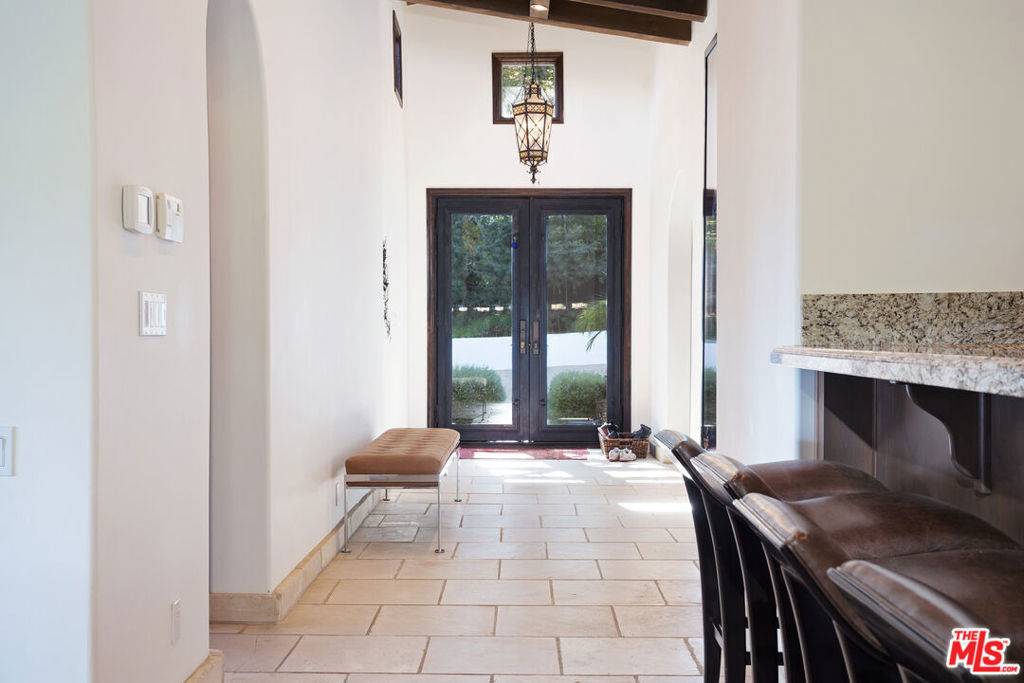 Topanga, CA 90290,20950 Waveview DR