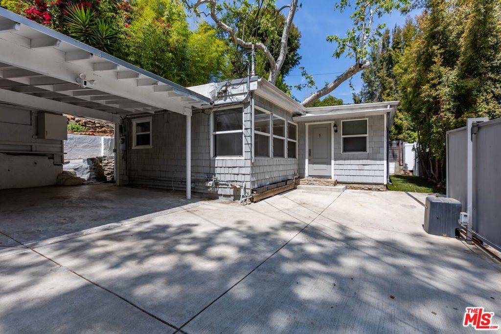 Los Angeles, CA 90077,2147 N Beverly Glen BLVD
