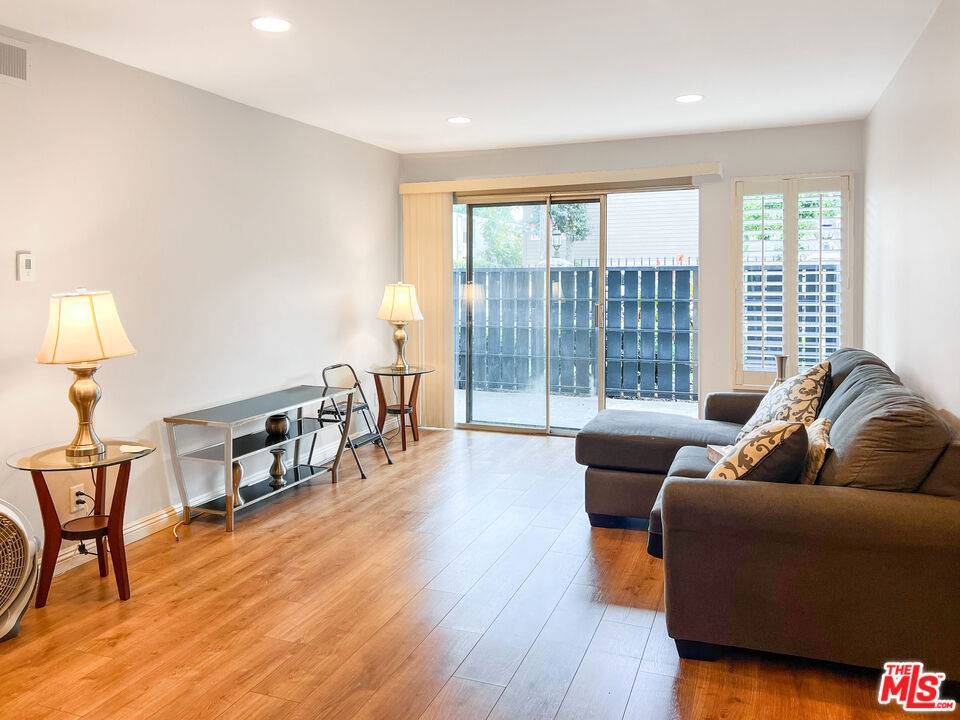 Tarzana, CA 91356,18645 Hatteras ST #110
