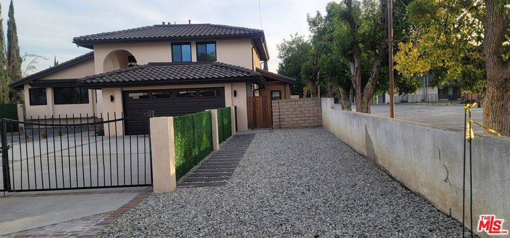 Winnetka, CA 91306,20454 W Strathern ST