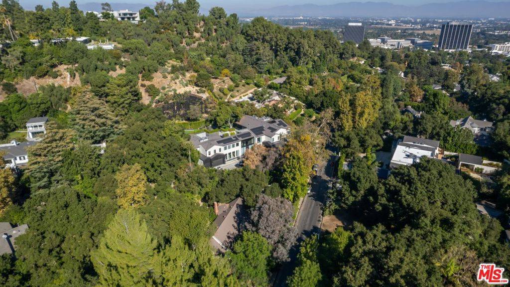 Encino, CA 91436,16055 Woodvale RD