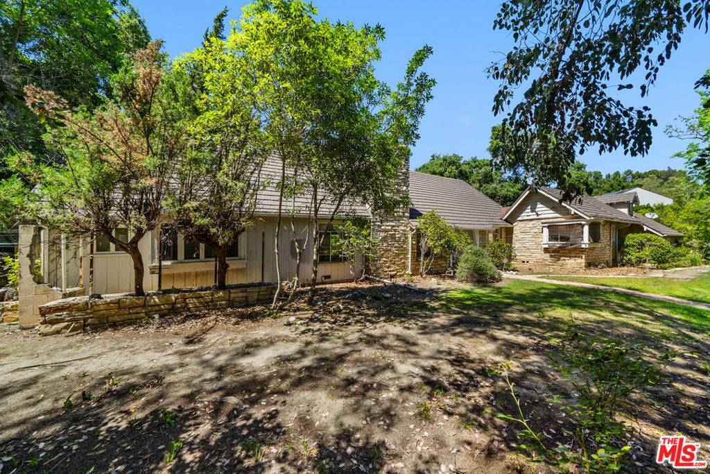 Encino, CA 91436,16055 Woodvale RD