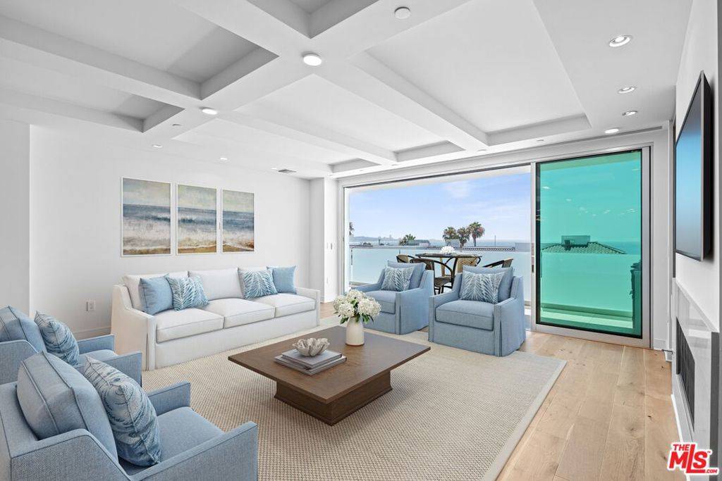 Pacific Palisades, CA 90272,17325 Castellammare DR #102