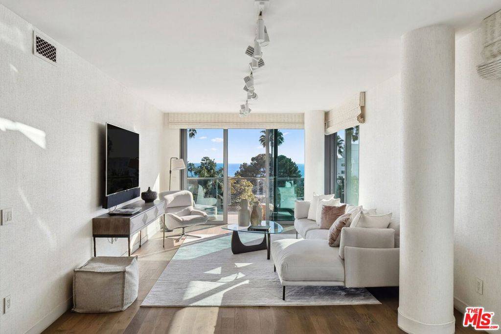 Santa Monica, CA 90401,1755 Ocean AVE #614