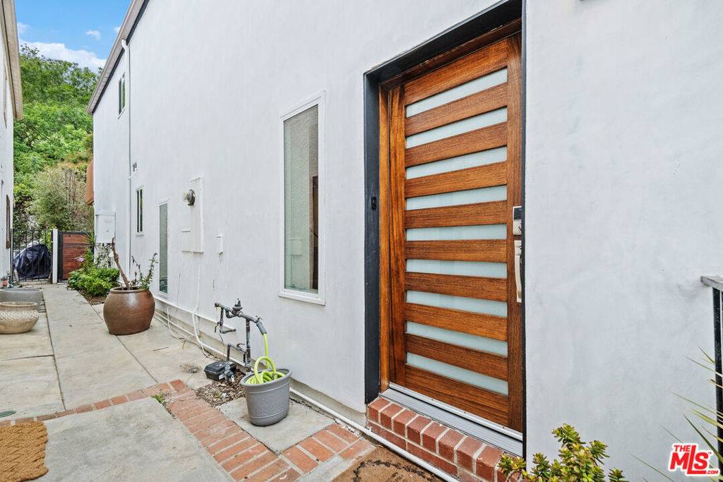 Los Angeles, CA 90077,2607 Basil LN