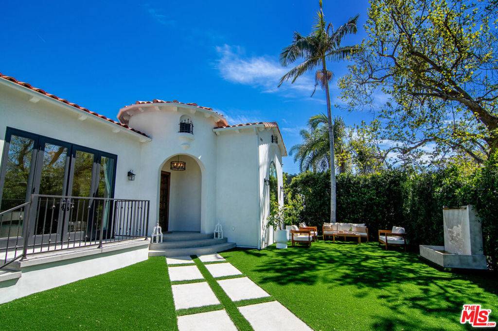 Los Angeles, CA 90048,100 S La Jolla AVE