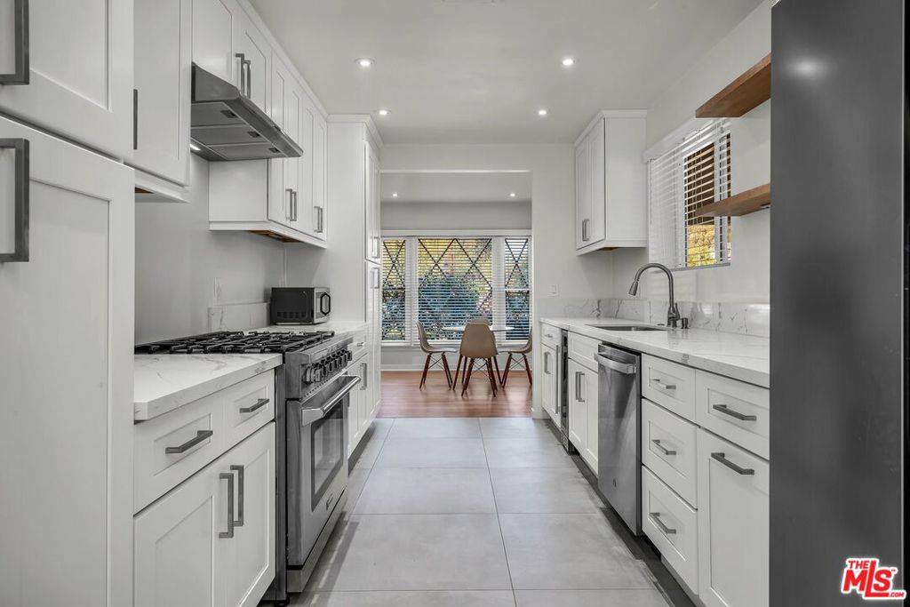 Van Nuys, CA 91401,13768 Erwin ST