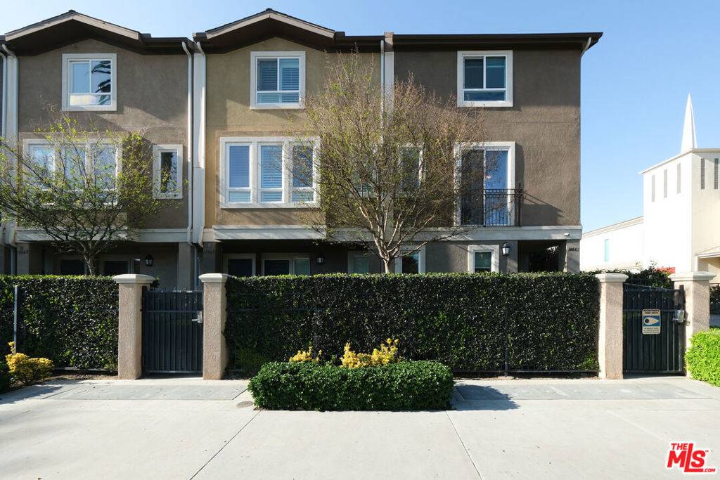 Van Nuys, CA 91405,14661 Sherman WAY