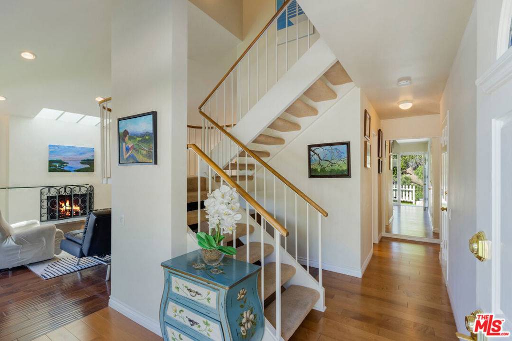 Encino, CA 91436,3735 Montuso PL