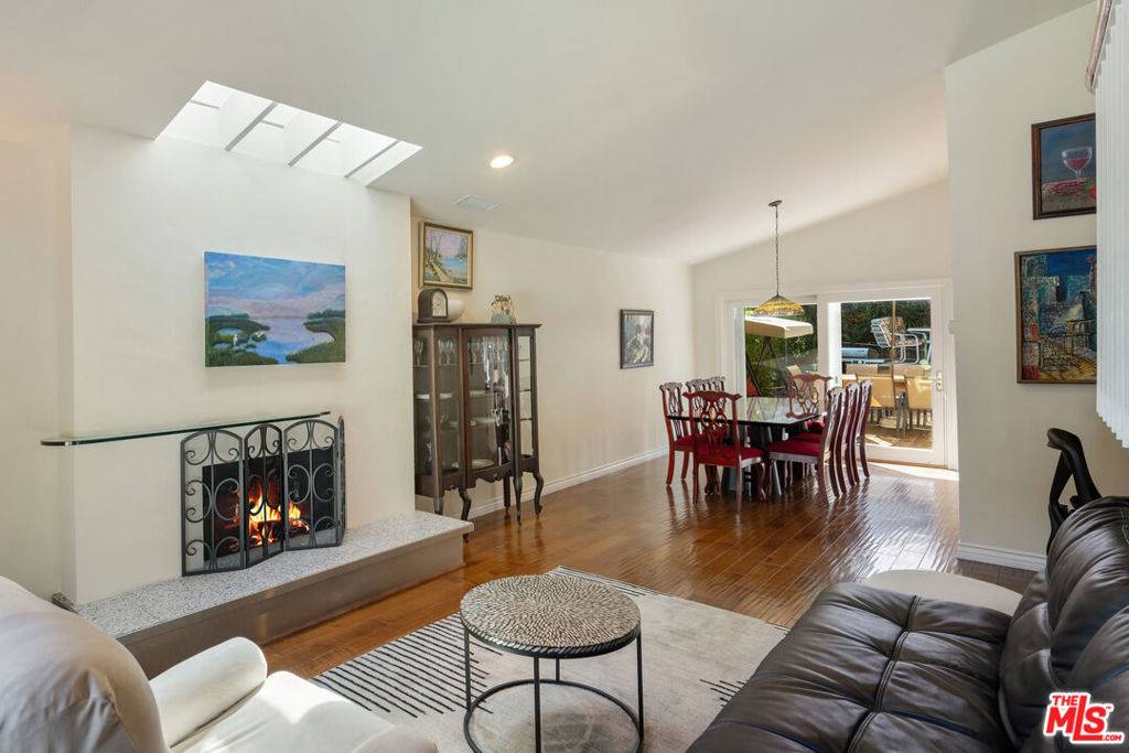 Encino, CA 91436,3735 Montuso PL