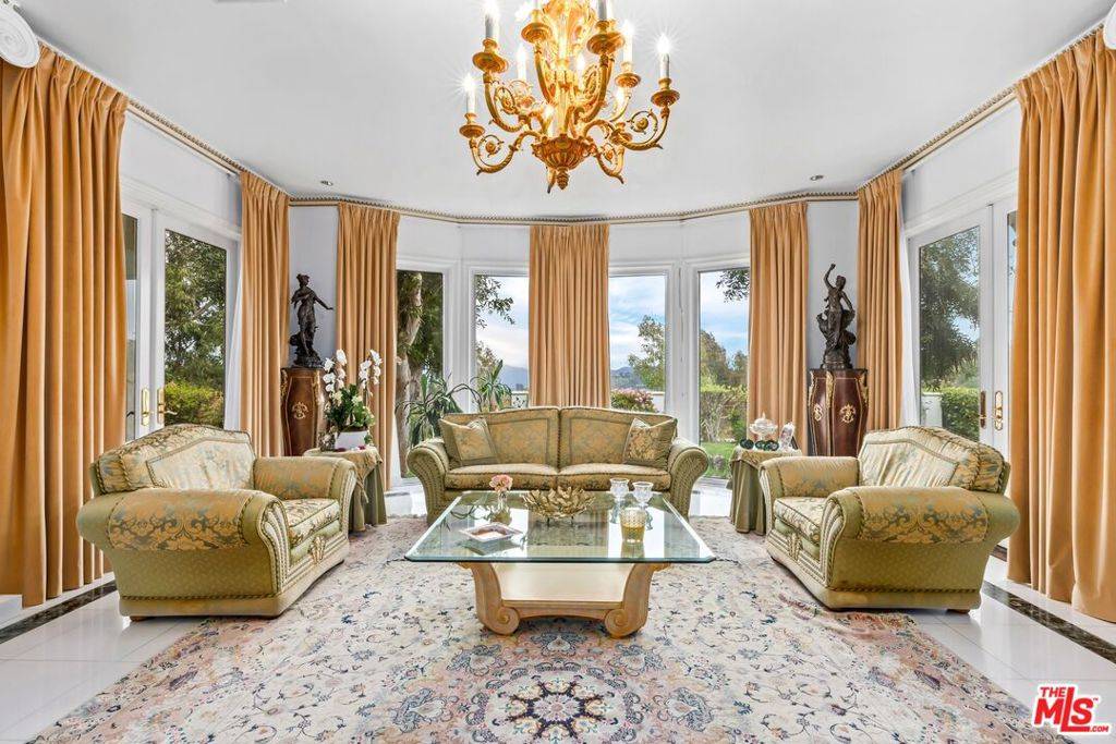 Beverly Hills, CA 90210,11955 Crest PL