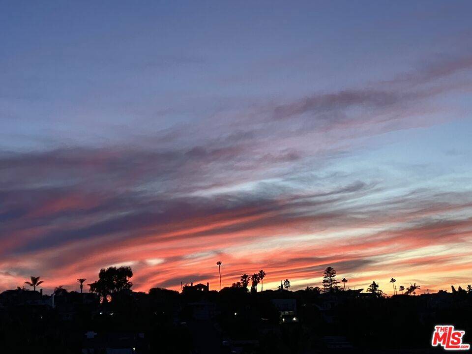 Playa Del Rey, CA 90293,8701 Delgany AVE #210