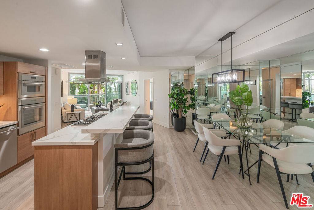 Marina Del Rey, CA 90292,13650 Marina Pointe DR #403