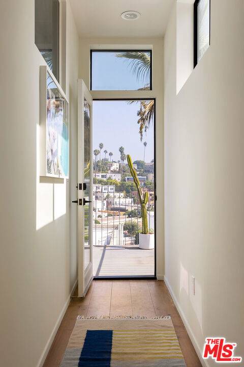 Los Angeles, CA 90026,3425 Larissa DR