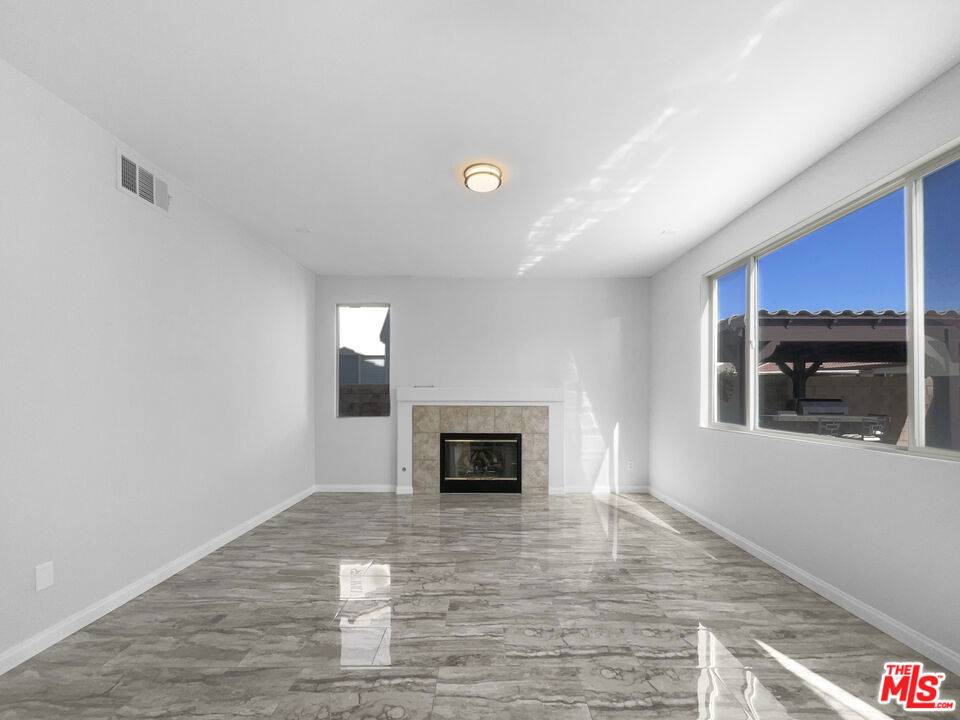 Lancaster, CA 93534,1304 W Avenue H6