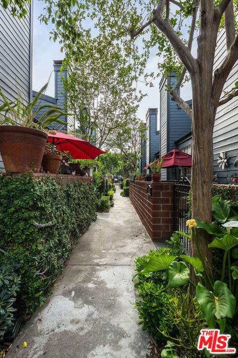 Woodland Hills, CA 91367,5731 Topanga Canyon BLVD #3