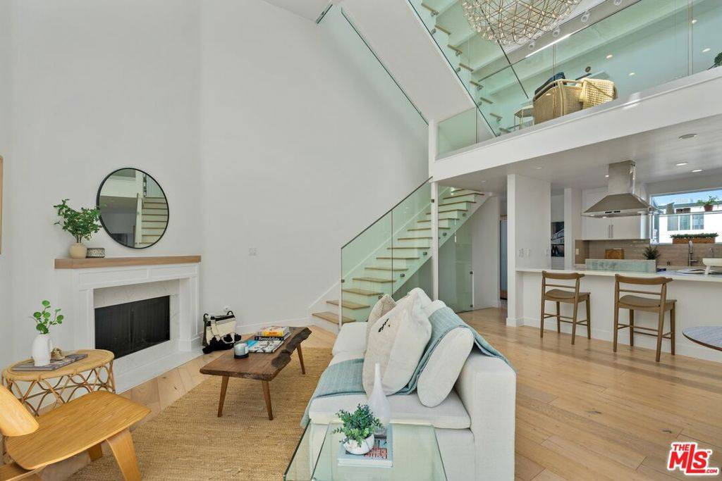 Marina Del Rey, CA 90292,14 Reef ST #4