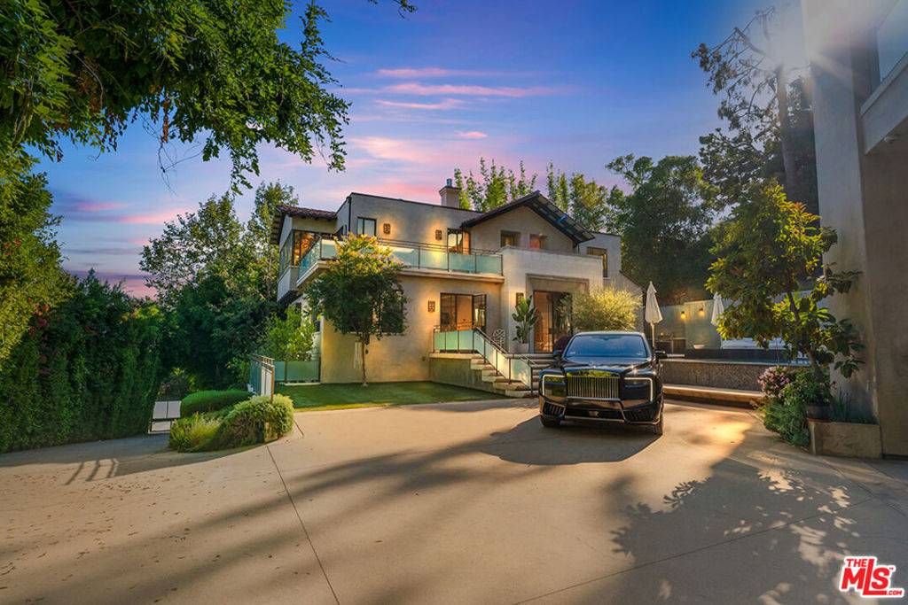 Los Angeles, CA 90046,7801 Hillside AVE