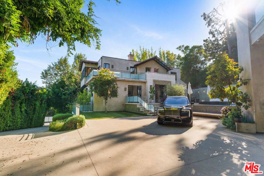 Los Angeles, CA 90046,7801 Hillside AVE