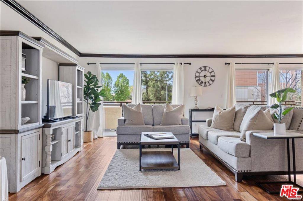 Encino, CA 91316,5412 Lindley AVE #201