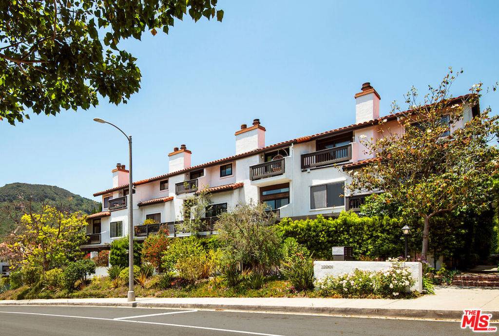Pacific Palisades, CA 90272,1571 Palisades DR