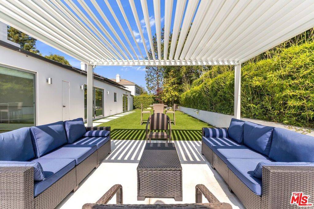 Los Angeles, CA 90077,15514 CASIANO CT