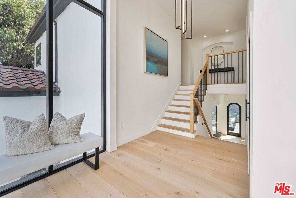 Beverly Hills, CA 90210,1648 Summitridge