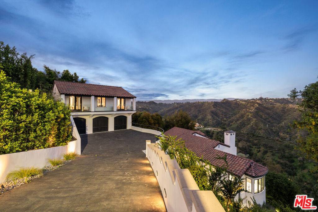 Beverly Hills, CA 90210,1648 Summitridge