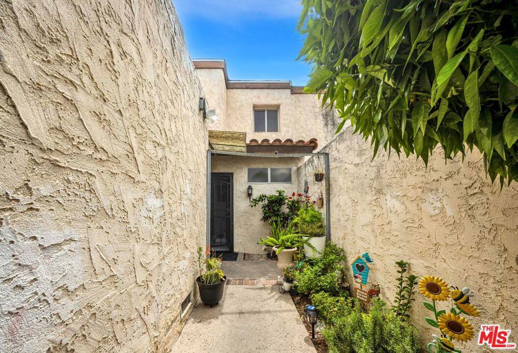 Panorama City, CA 91402,8800 Kester AVE #108