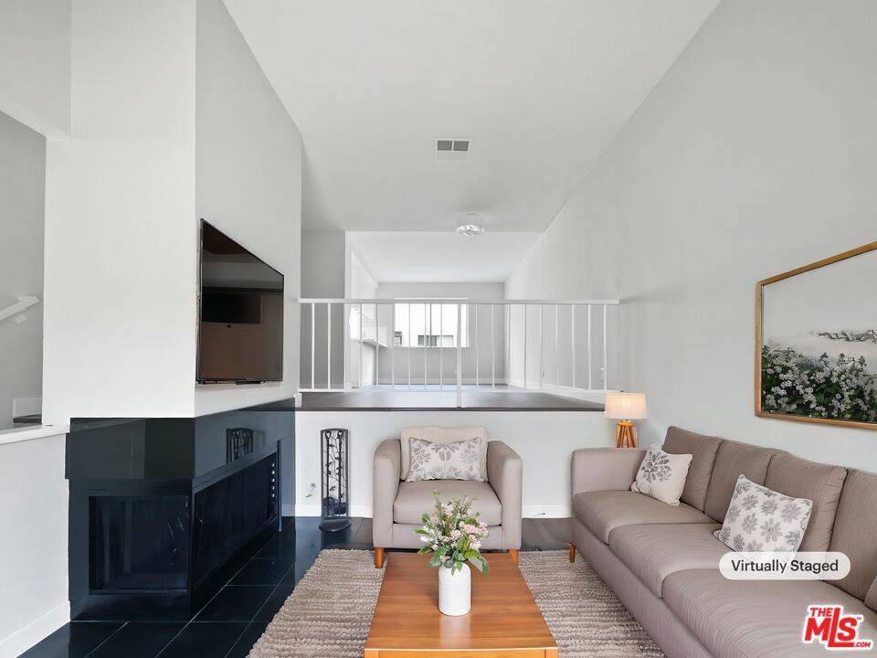 Canyon Country, CA 91387,27616 Nugget DR #5