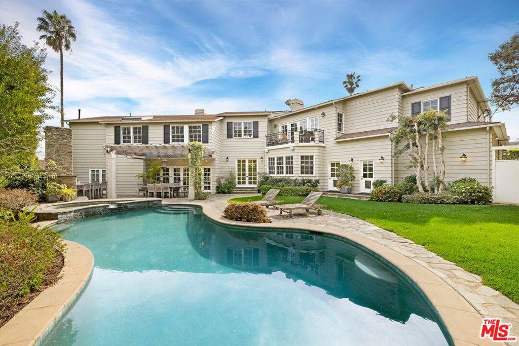 Los Angeles, CA 90049,12523 S Helena ST
