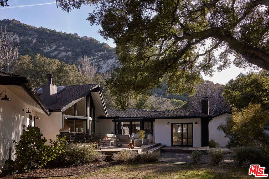 Calabasas, CA 91302,521 Live Oak Circle DR