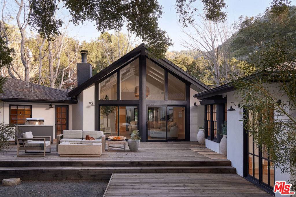 Calabasas, CA 91302,521 Live Oak Circle DR