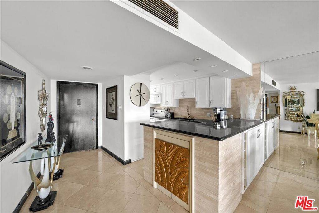 Marina Del Rey, CA 90292,4337 Marina City DR #149