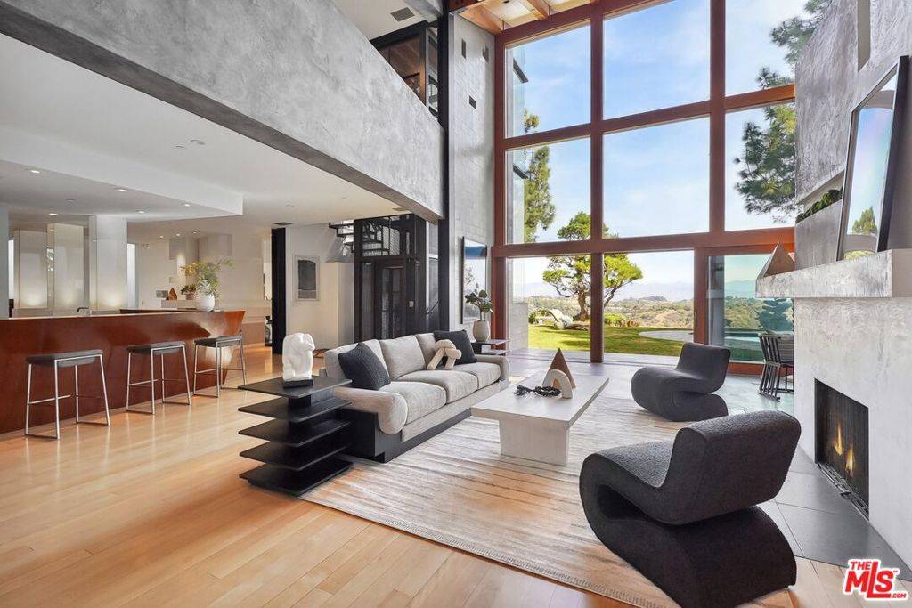 Los Angeles, CA 90077,2238 Stradella RD