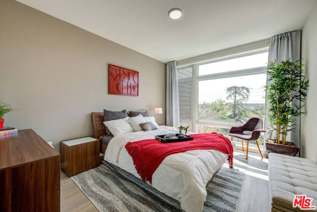 Glendale, CA 91204,515 W Broadway #516