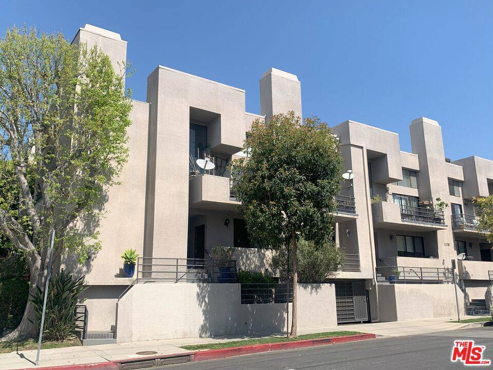 Los Angeles, CA 90025,11767 Iowa AVE #10